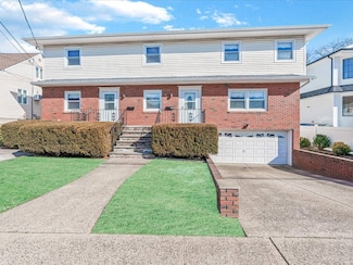 68 Graywood Rd, Port Washington, NY 11050