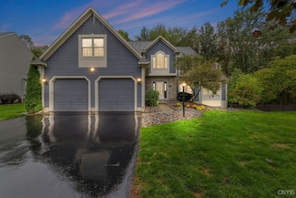 8203 Royal Scarlet Dr, Baldwinsville, NY 13027