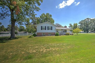 2966 Crestwood Dr, Decatur, IL 62521