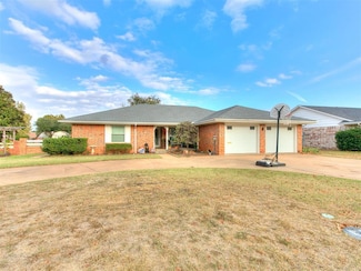 107 Rosewood Dr, Chickasha, OK 73018