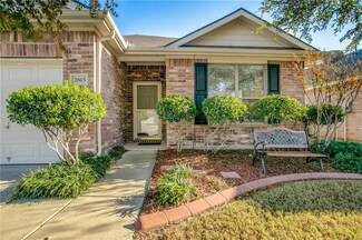 2815 Park Place Dr, Grand Prairie, TX 75052