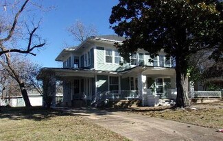 509 Pine Bluff St, Paris, TX 75460