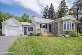 2256 Brookview Rd, Castleton On Hudson, NY 12033