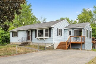 33 Camden St, Dracut, MA 01826