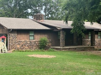 1 Rogers Dr, Morrilton, AR 72110