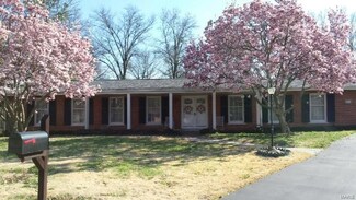 1601 Dauphine Ln, Saint Louis, MO 63122