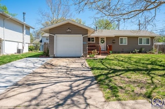 2842 SW Indian Trail, Topeka, KS 66614