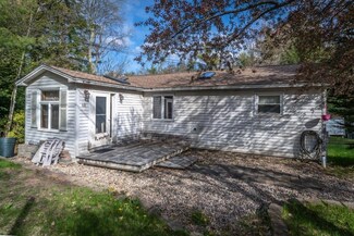 60 Lakeshore Dr, Middleton, NH 03887