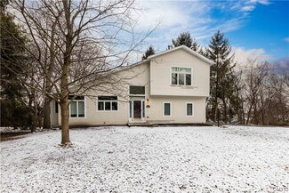 8233 Verbeck Dr, Manlius, NY 13104