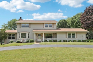 3335 S Ann Louise Dr, New Berlin, WI 53146