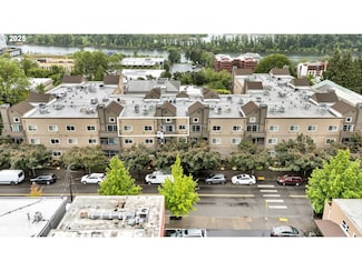 4320 S Corbett Ave Unit 302, Portland, OR 97239