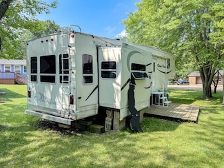 11/219 Woodhaven, Sublette, IL 61367