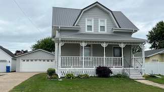 221 S Locust Ave, New Hampton, IA 50659