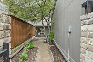 10607 Hillpoint Dr, Dallas, TX 75238