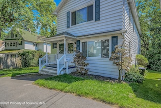 932 1/2 E Drinker St, Dunmore, PA 18512