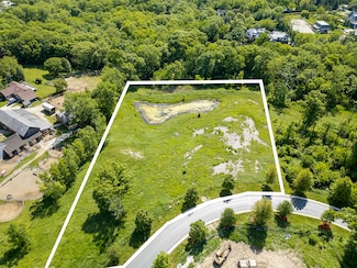5 Templeton Dr, Oak Brook, IL 60523