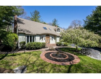 2 Crestview Ln, Milton, MA 02186