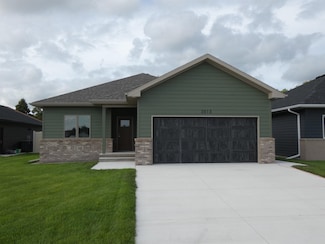 3613 Oriole Dr, North Platte, NE 69101