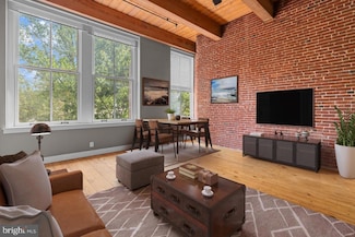 309 13 Arch St Unit 301, Philadelphia, PA 19106