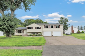 15 Turner Dr, North Haven, CT 06473