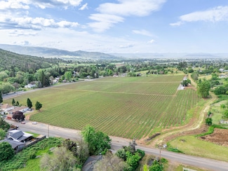 2871 Griffin Creek Rd, Medford, OR 97501