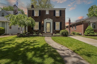 2956 Parkwood St, Trenton, MI 48183