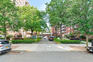 52-30 39th Dr Unit 9B, Woodside, NY 11377