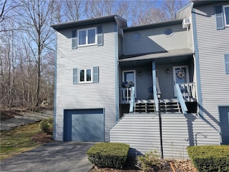 31 Primrose Ln Unit D, North Providence, RI 02904