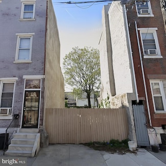 518 Dickinson St, Philadelphia, PA 19147