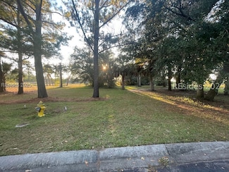 39 Shear Water Dr, Hilton Head Island, SC 29926