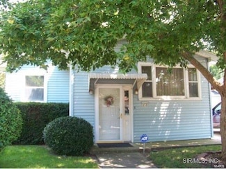 353 N Plum St, Carlinville, IL 62626