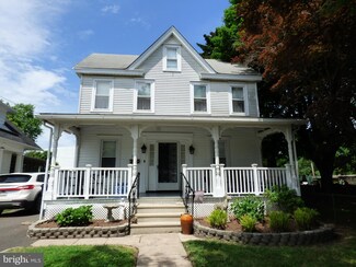 223 Main St, Bristol, PA 19007