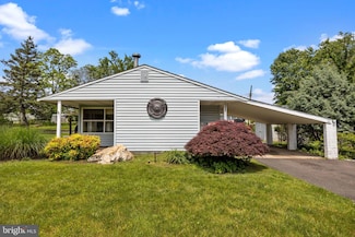 26 Marigold Cir, Levittown, PA 19054