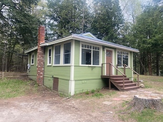 39 Salmon Rd, Madison, ME 04950