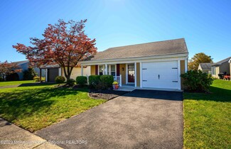 13 Wycombe Way, Lakehurst, NJ 08759
