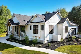 4498 Bunker Hill Rd, Williamsburg, MI 49690