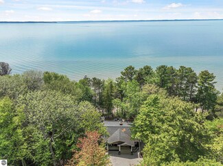 1028 Creswell Ln, Kewadin, MI 49648