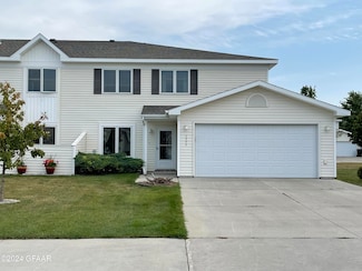 3999 Meadow Brook Ct, Grand Forks, ND 58201