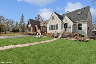358 Foss Ct, Lake Bluff, IL 60044