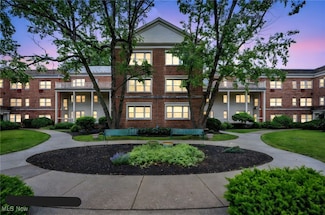15825 Van Aken Blvd Unit 205W, Cleveland, OH 44120