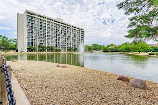 2005 S Finley Rd Unit 704, Lombard, IL 60148