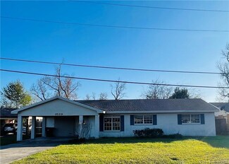 1529 John Dr, Lake Charles, LA 70605