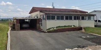 735 Circle Dr, Catasauqua, PA 18032