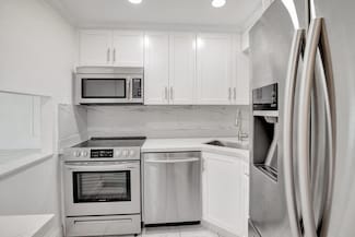 8000 Sunrise Lakes Dr N Unit 207, Sunrise, FL 33322