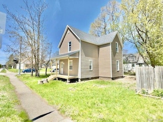 1535 Oak St, Port Huron, MI 48060
