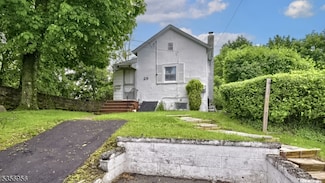 29 Oldham Rd, Wayne, NJ 07470