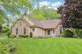 N61W14730 Woodcrest Ct, Menomonee Falls, WI 53051