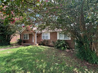 109 S 5th Ave, Mayodan, NC 27027