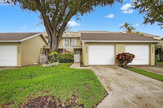 2703 Maplewood Dr, Greenacres, FL 33415