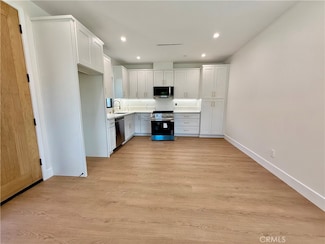 22132 Gault St, Los Angeles, CA 91303